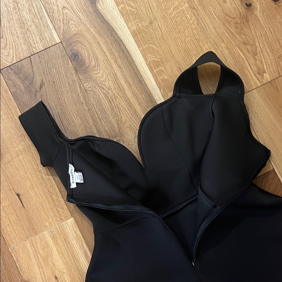 Glamorous Black Plunge Sweetheart neckline Mini Dress off the shoulder - Picture 4 of 6